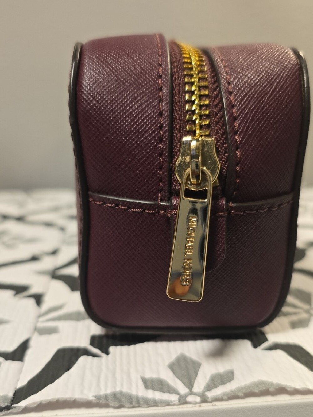 Michael Kors Deep Plum Saffiano Zip Pouch with Gold Logo - Picture 2 of 9